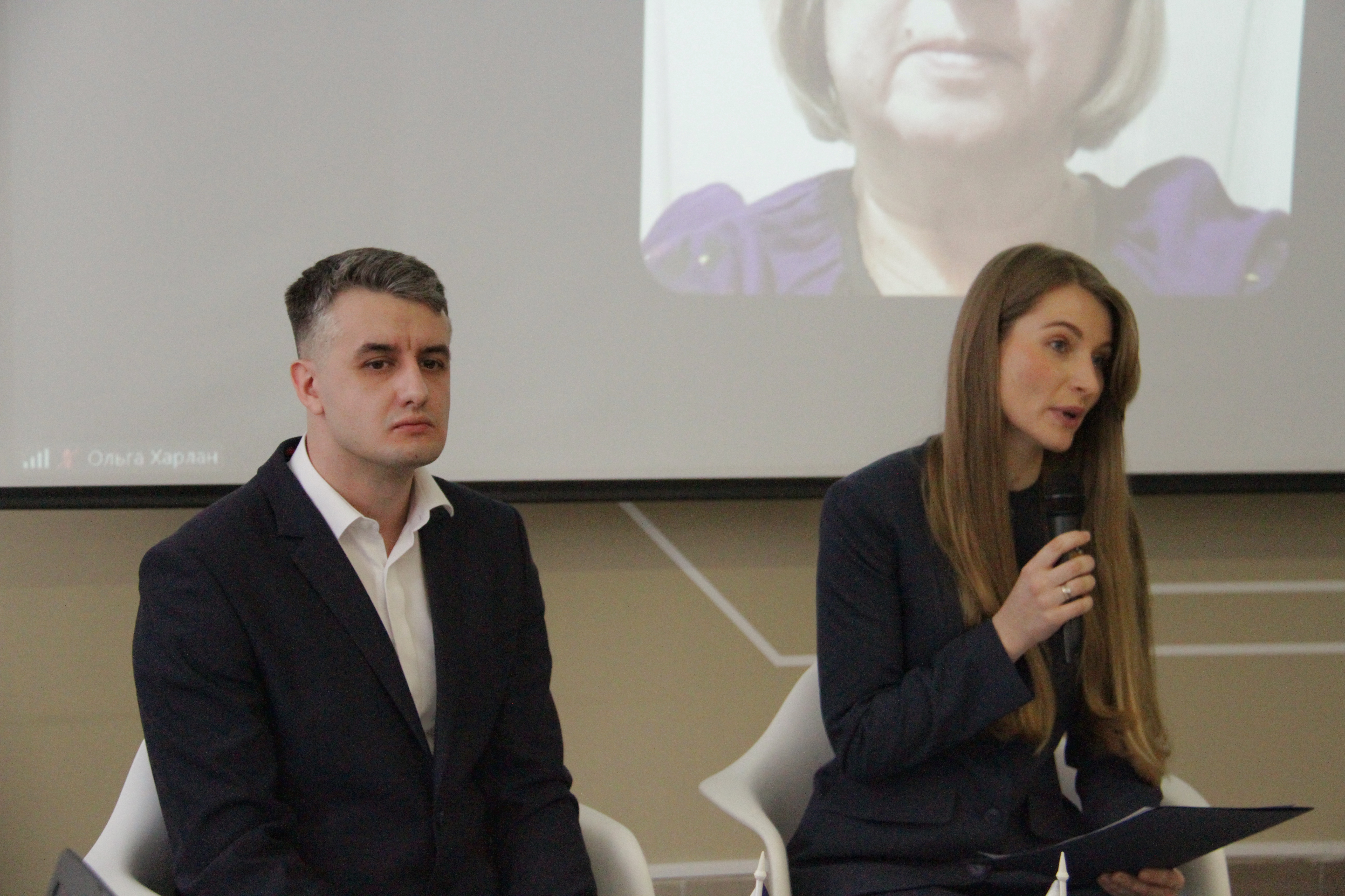 Moderatory zakhodu Oleksandr Starosta ta Marʼiana Liubinetska